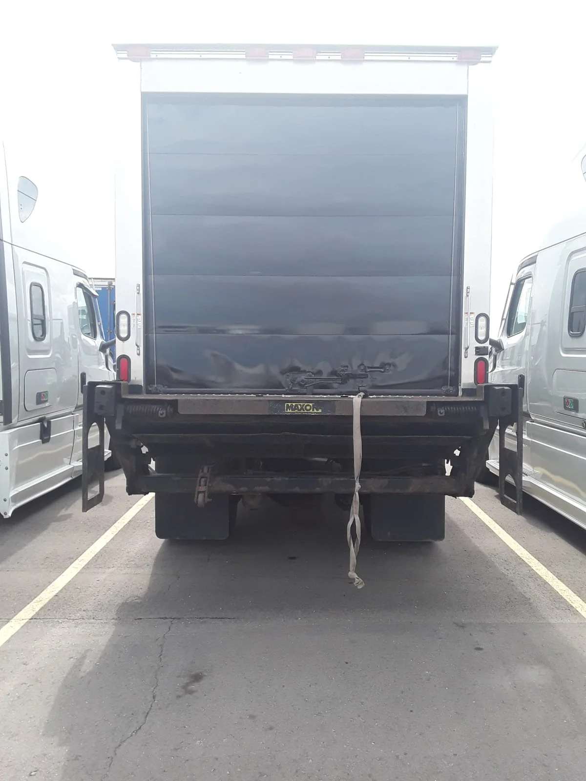 2016 Freightliner M2 106 - image 5