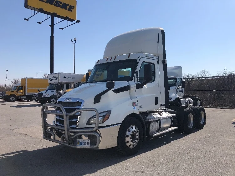 2019 Freightliner Cascadia in Indianapolis, IN — photo 3