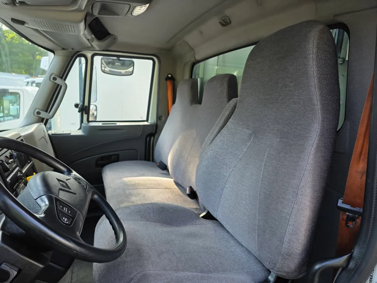 2019 International 4300 - image 8