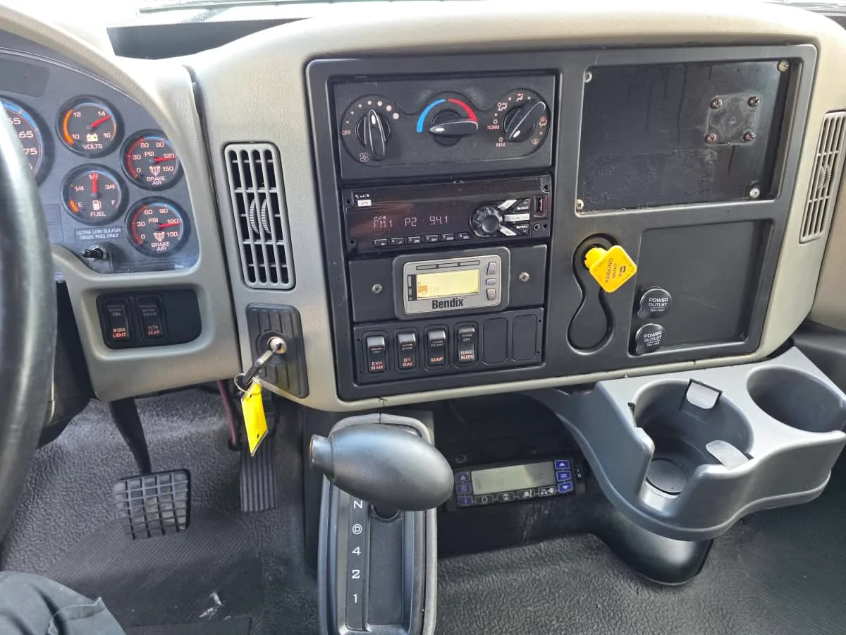 2019 International 4300 - image 12
