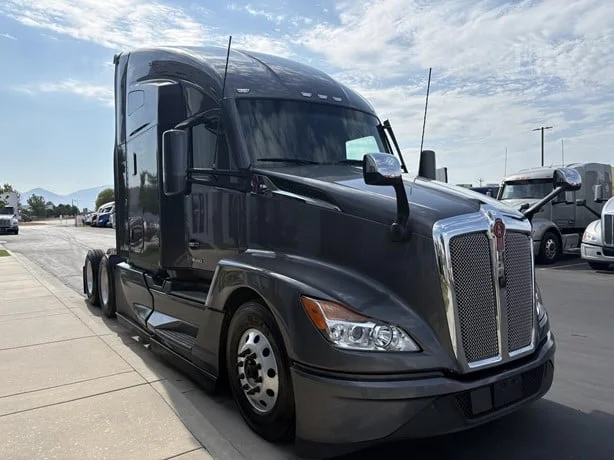 2023 Kenworth T680 in Salt Lake City, UT — photo 2