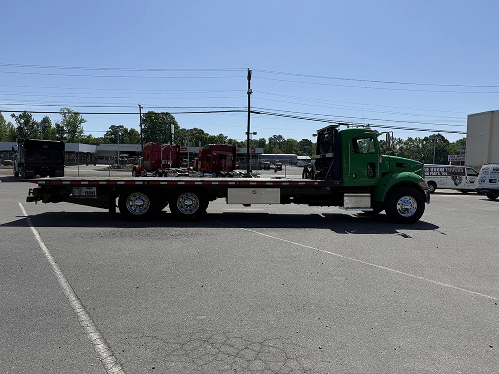 2018 Peterbilt 348 - image 3