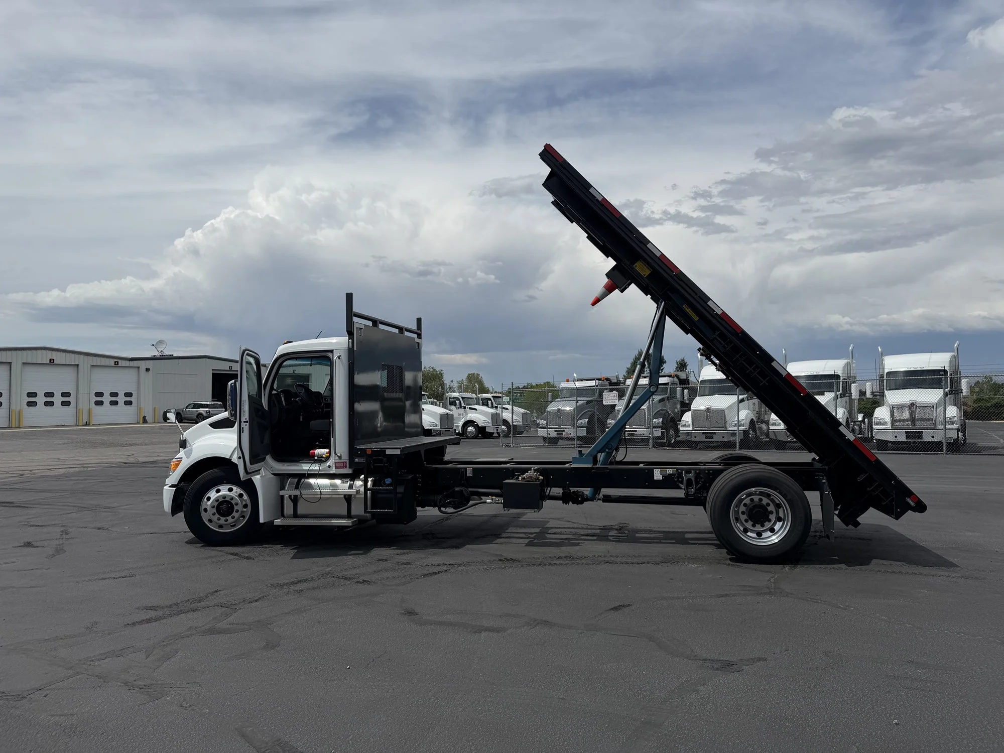 2025 Kenworth T280 in Boise, ID — photo 5