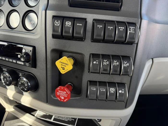 2027 Peterbilt 567 - image 11