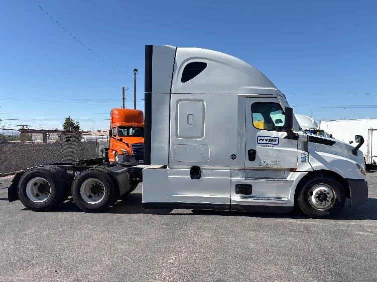 2021 Freightliner Cascadia - image 8
