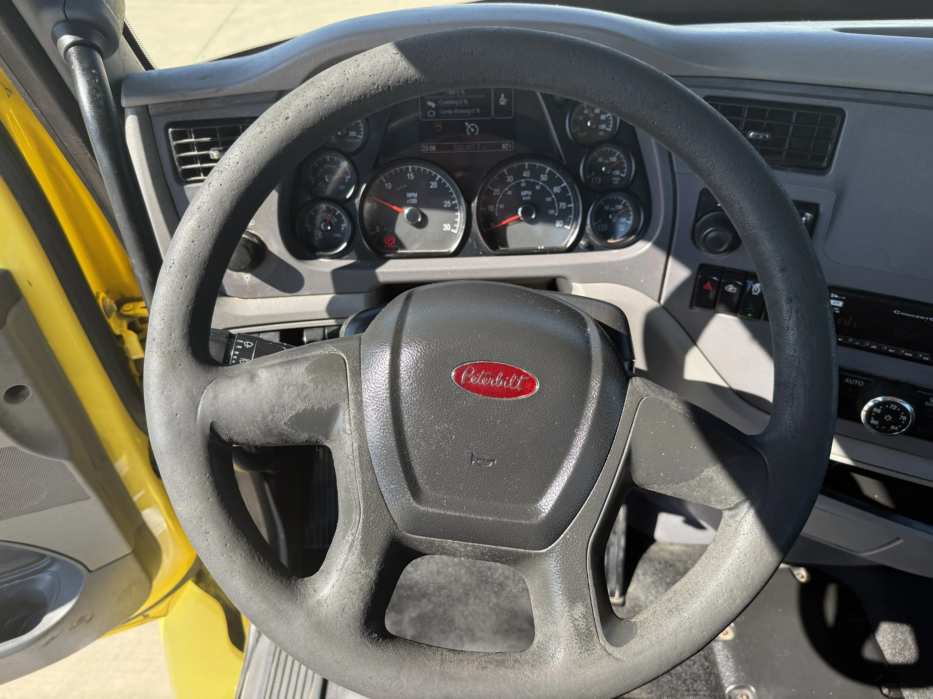 2017 Peterbilt 579 - image 12