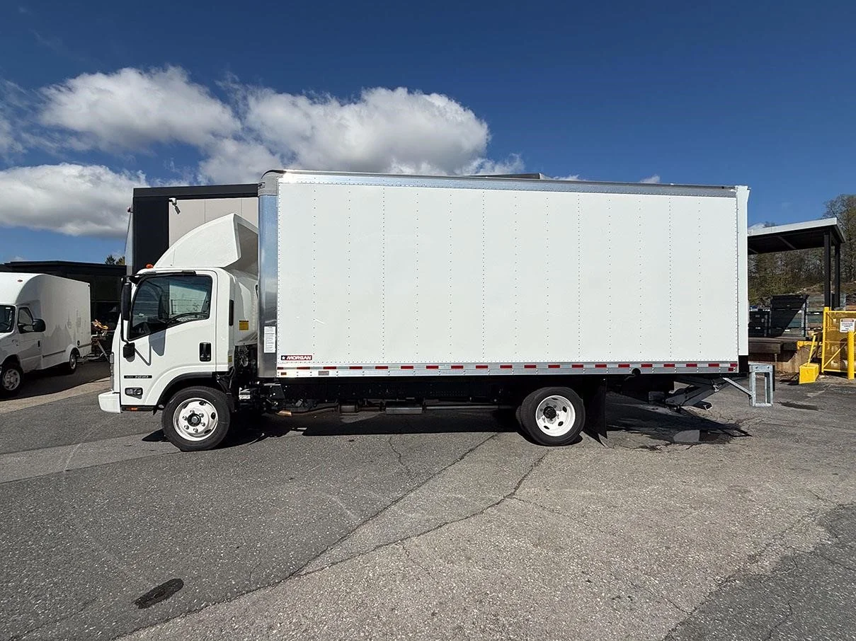 2025 Isuzu NRR in Worcester, MA — photo 4
