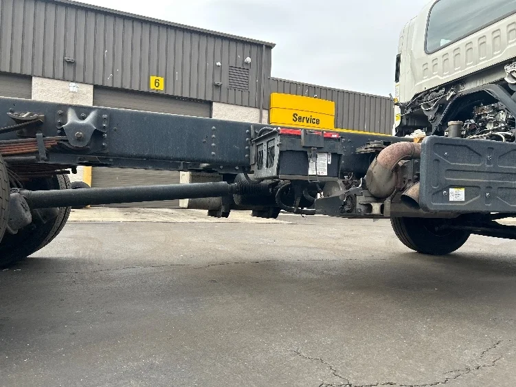 2020 Isuzu FTR - image 9