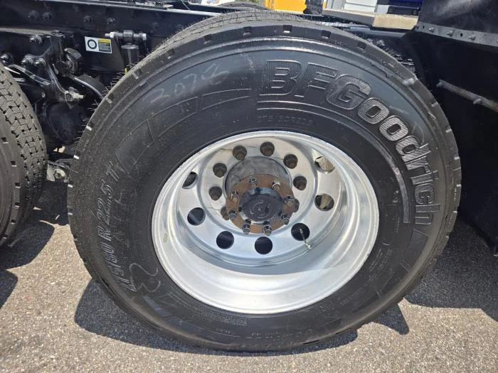 2022 Peterbilt 579 - image 21