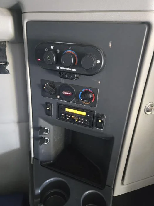 2022 Peterbilt 579 - image 4