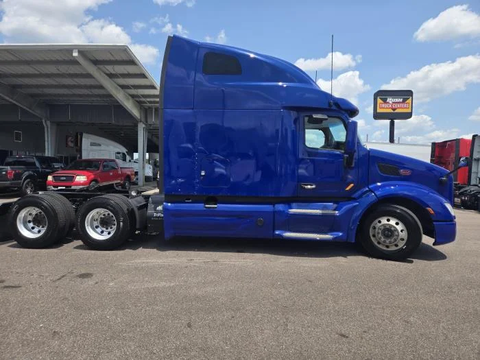 2022 Peterbilt 579 - image 17