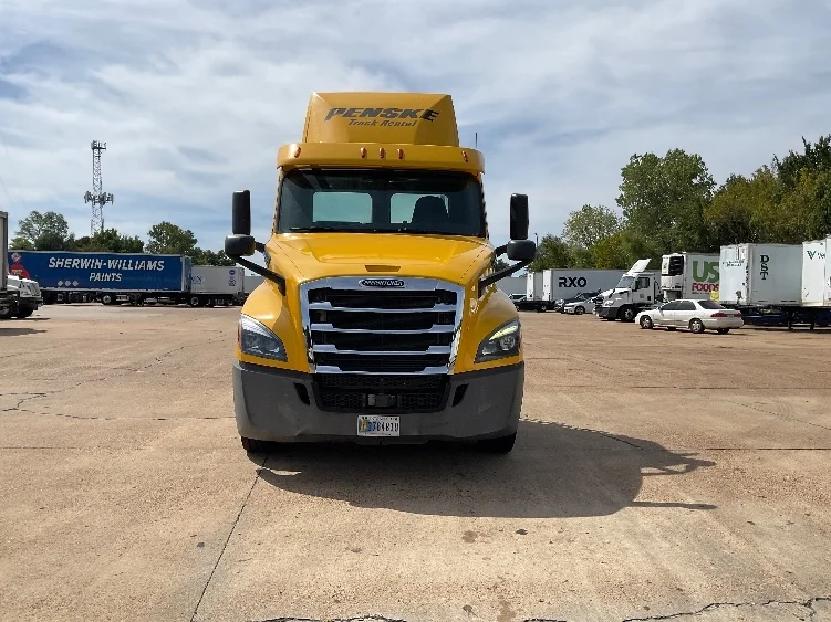 2019 Freightliner Cascadia in Memphis, TN — photo 2
