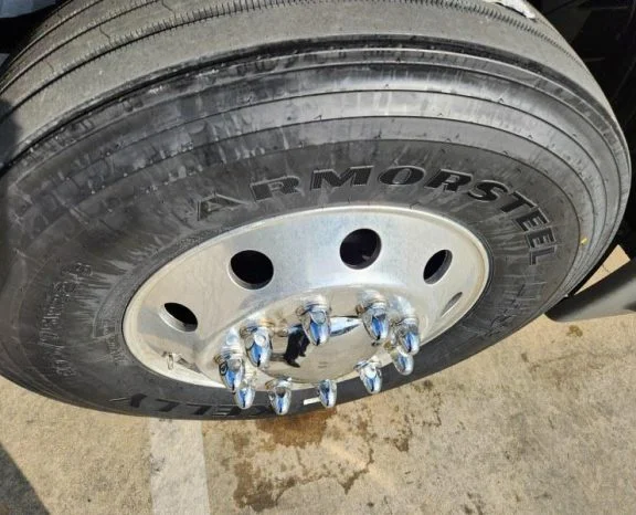 2022 International LT - image 1