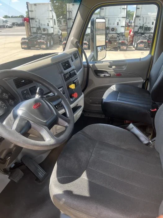 2021 Peterbilt 579 in Kansas City, MO — photo 11