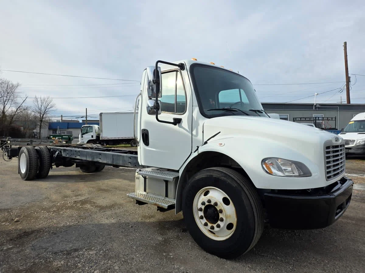 2019 Freightliner M2 106 in Bensalem, PA — photo 3