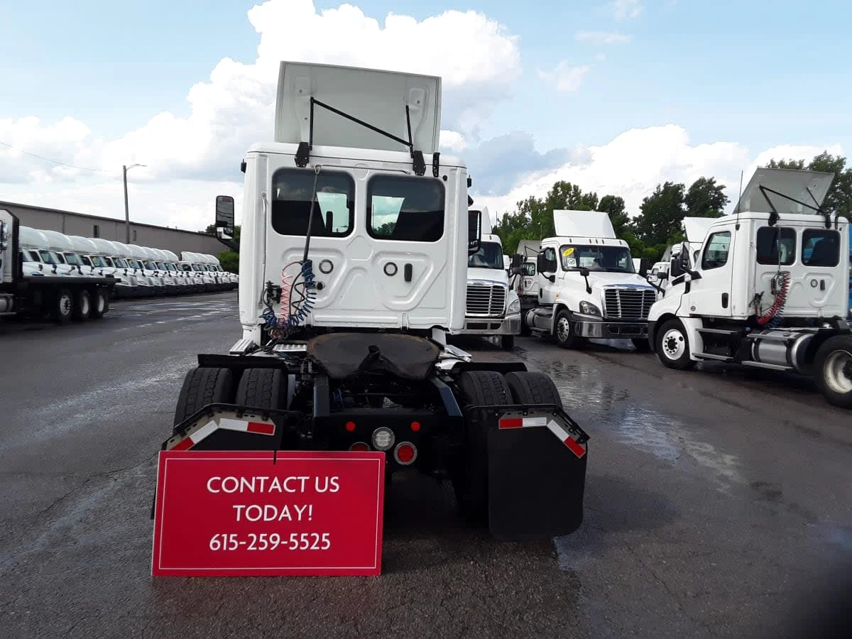 2020 Freightliner Cascadia in La Vergne, TN — photo 5
