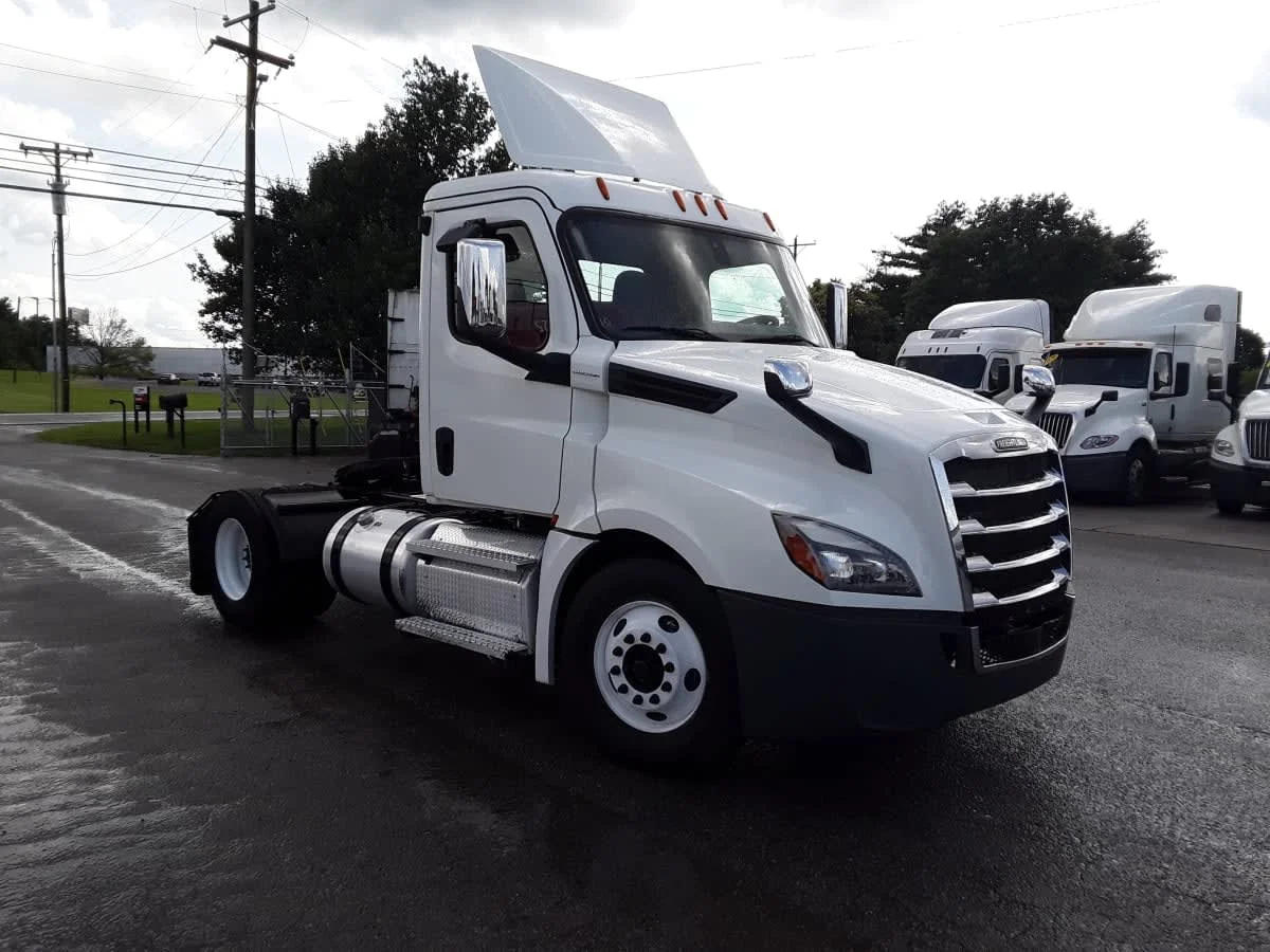 2020 Freightliner Cascadia in La Vergne, TN — photo 3