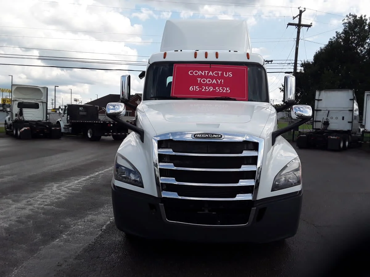 2020 Freightliner Cascadia in La Vergne, TN — photo 2