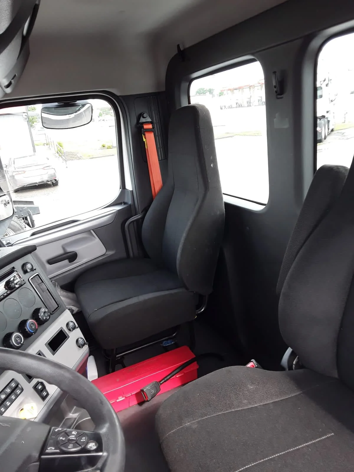 2020 Freightliner Cascadia in La Vergne, TN — photo 7
