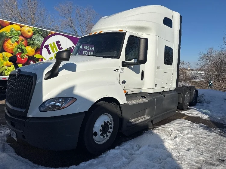 2023 International LT - image 3