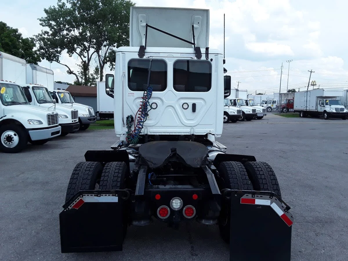 2020 Freightliner Cascadia in La Vergne, TN — photo 5