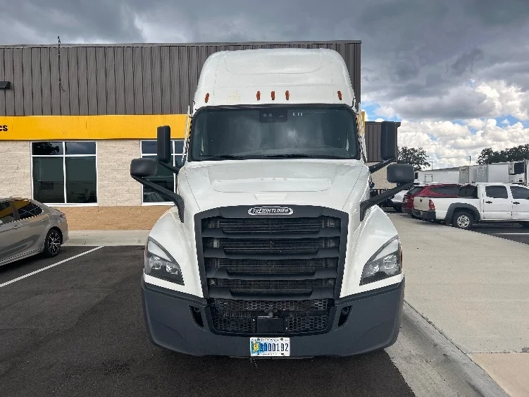 2021 Freightliner Cascadia - image 2