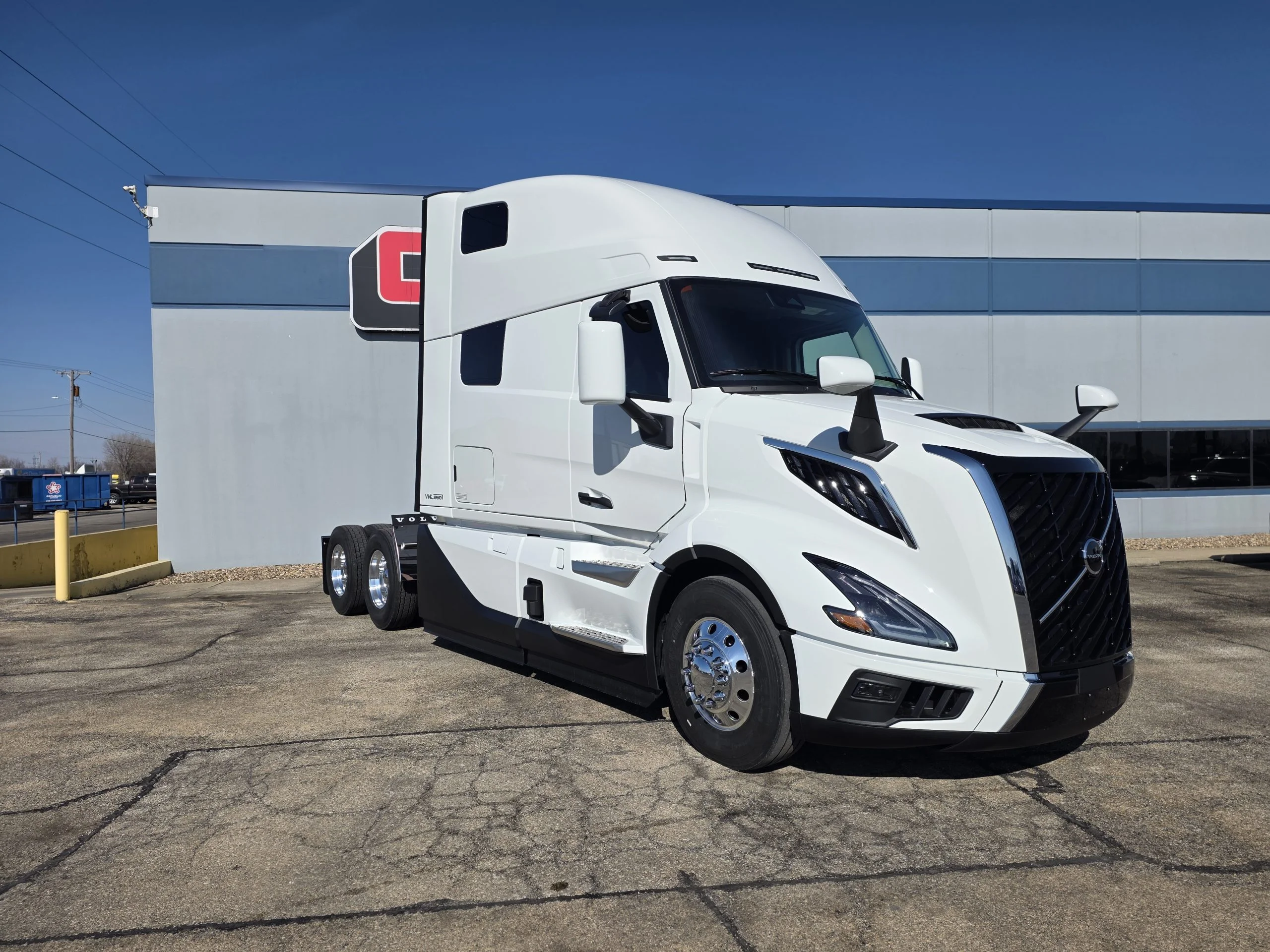 2027 Volvo VNL 860 - image 3