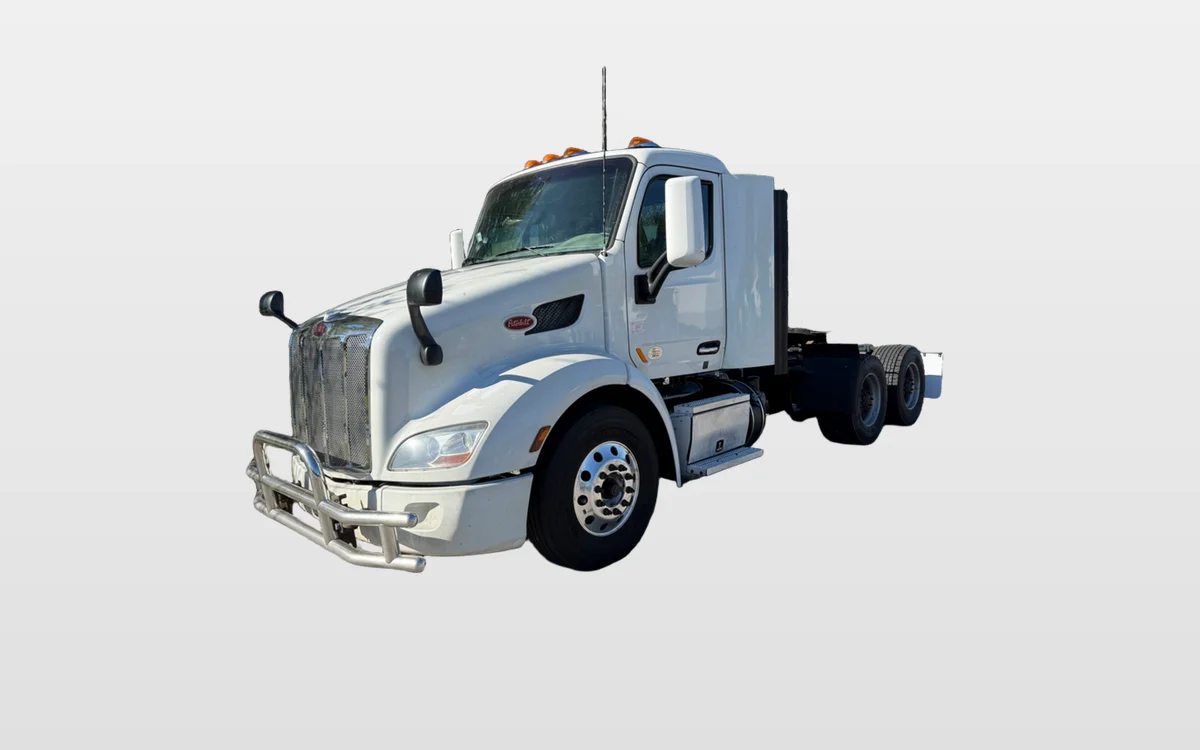 2021 PETERBILT 579 - image 1