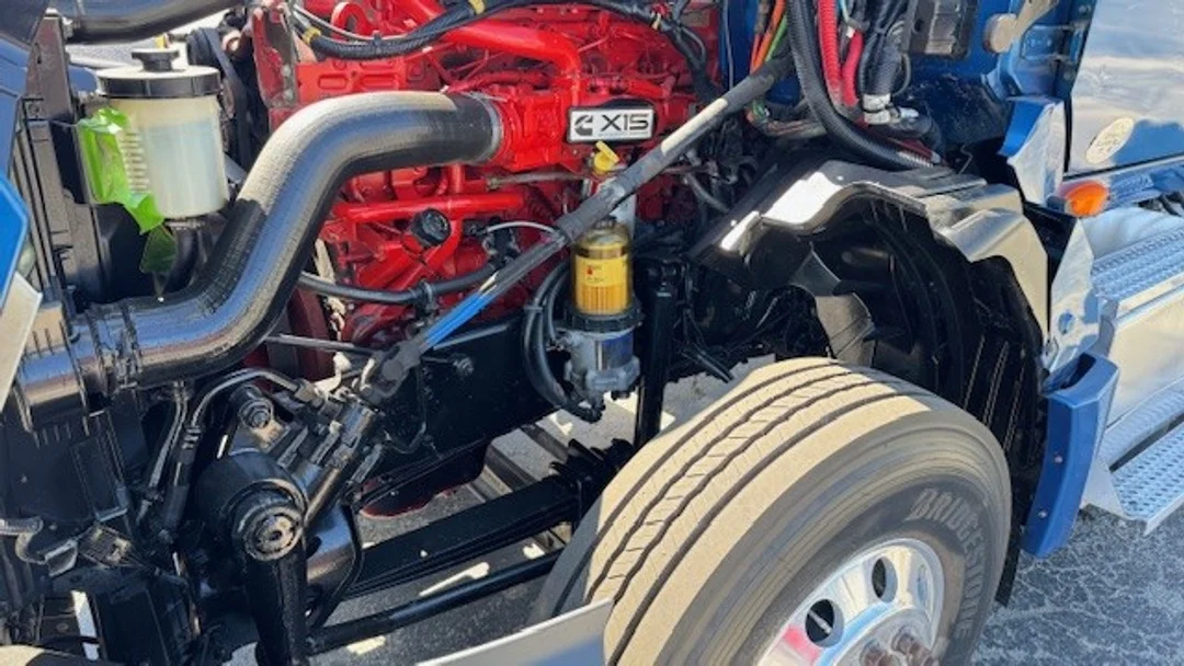 2018 International LT - image 9