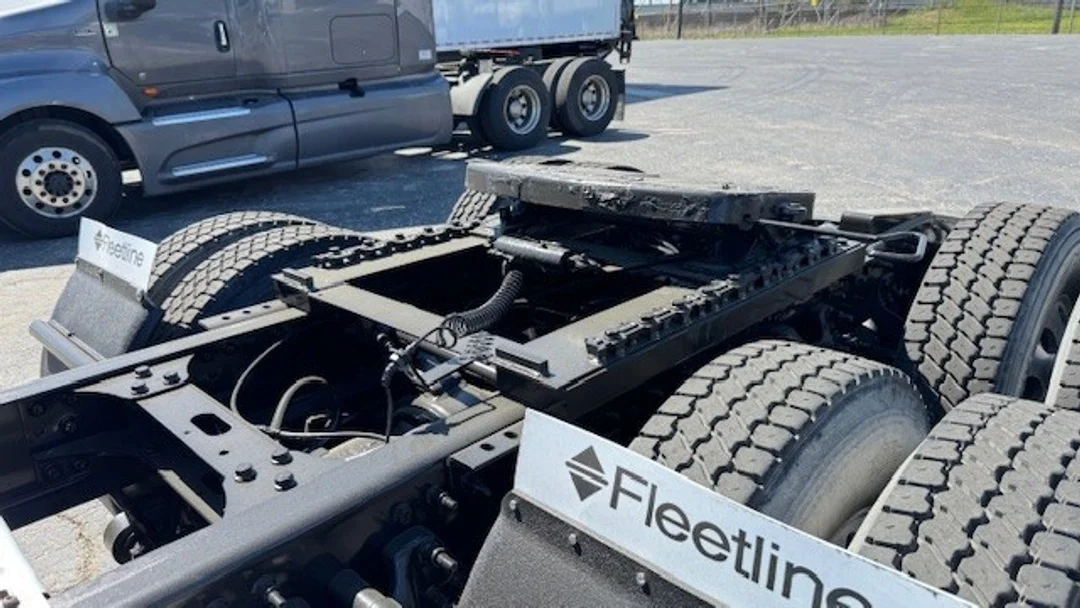 2018 International LT - image 13