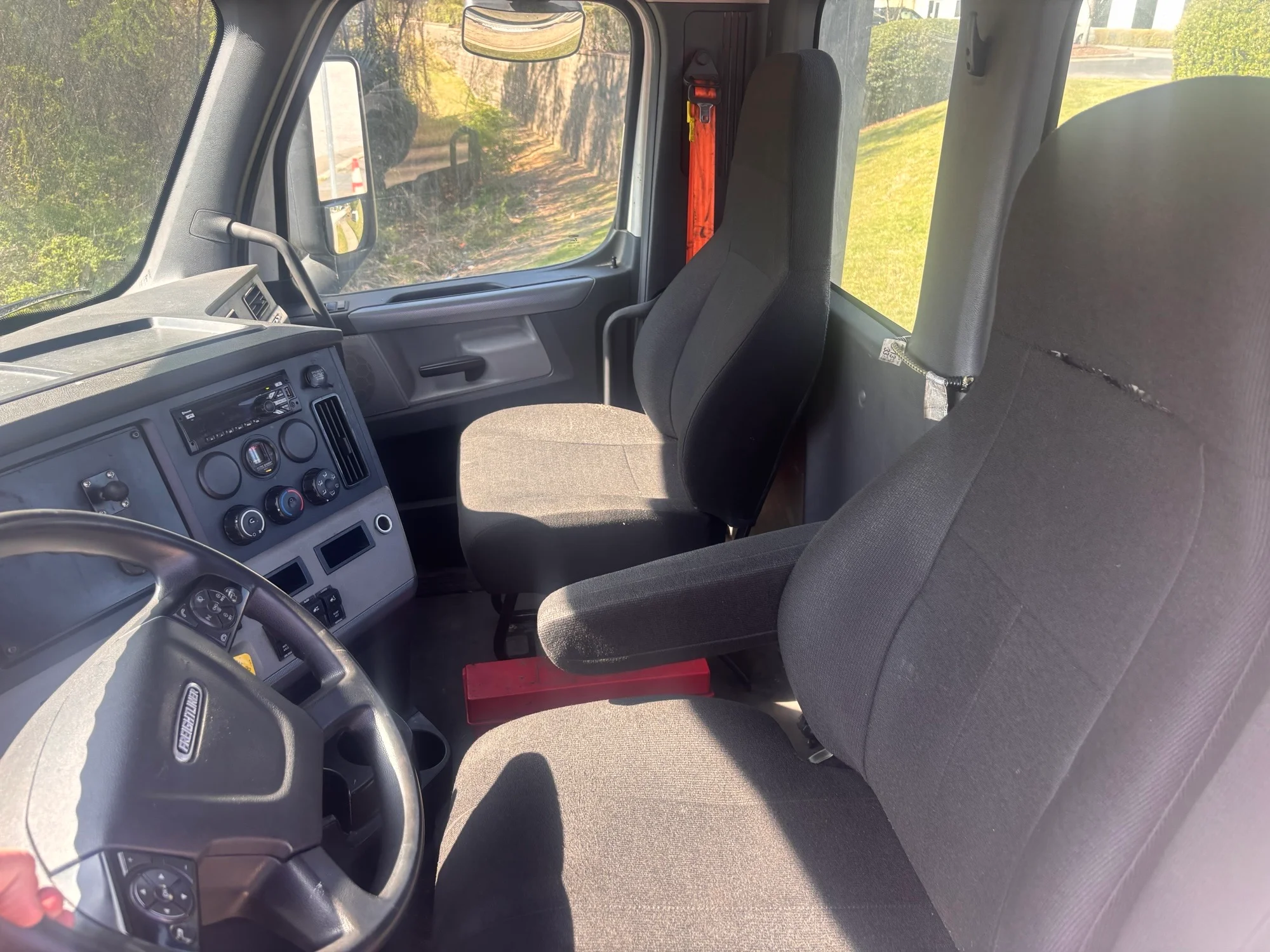 2021 Freightliner Cascadia - image 12