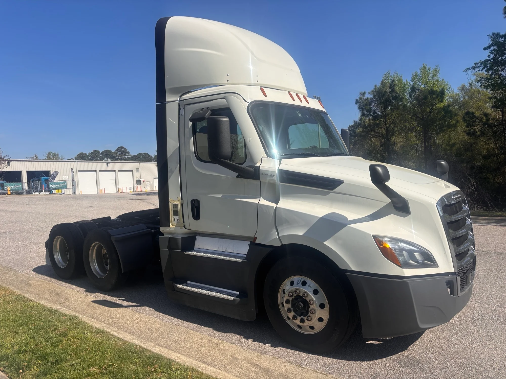 2021 Freightliner Cascadia - image 7