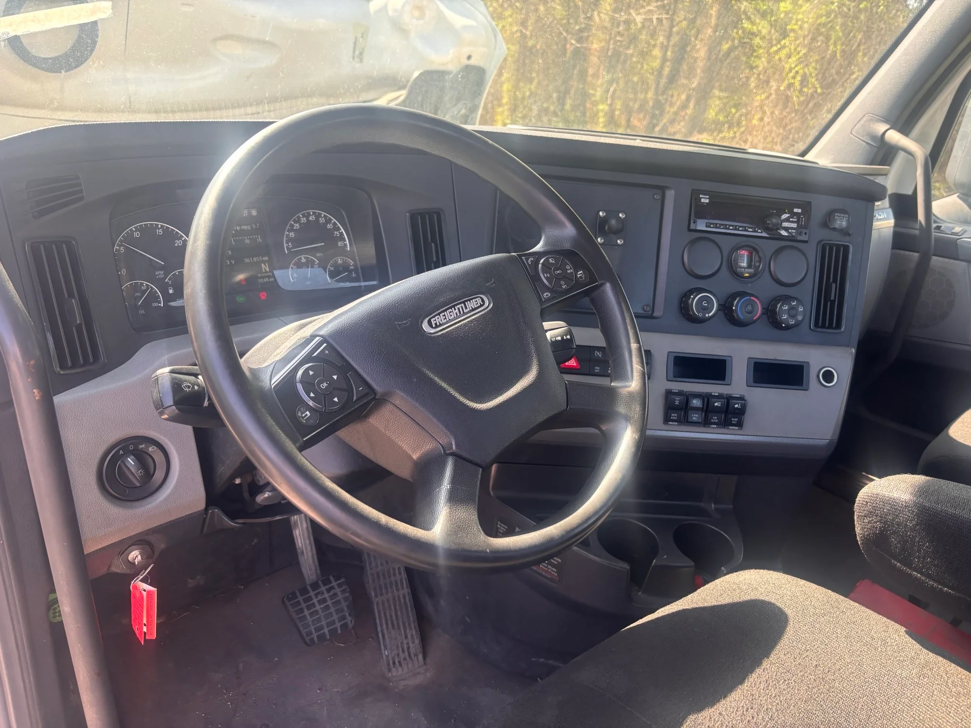 2021 Freightliner Cascadia - image 9