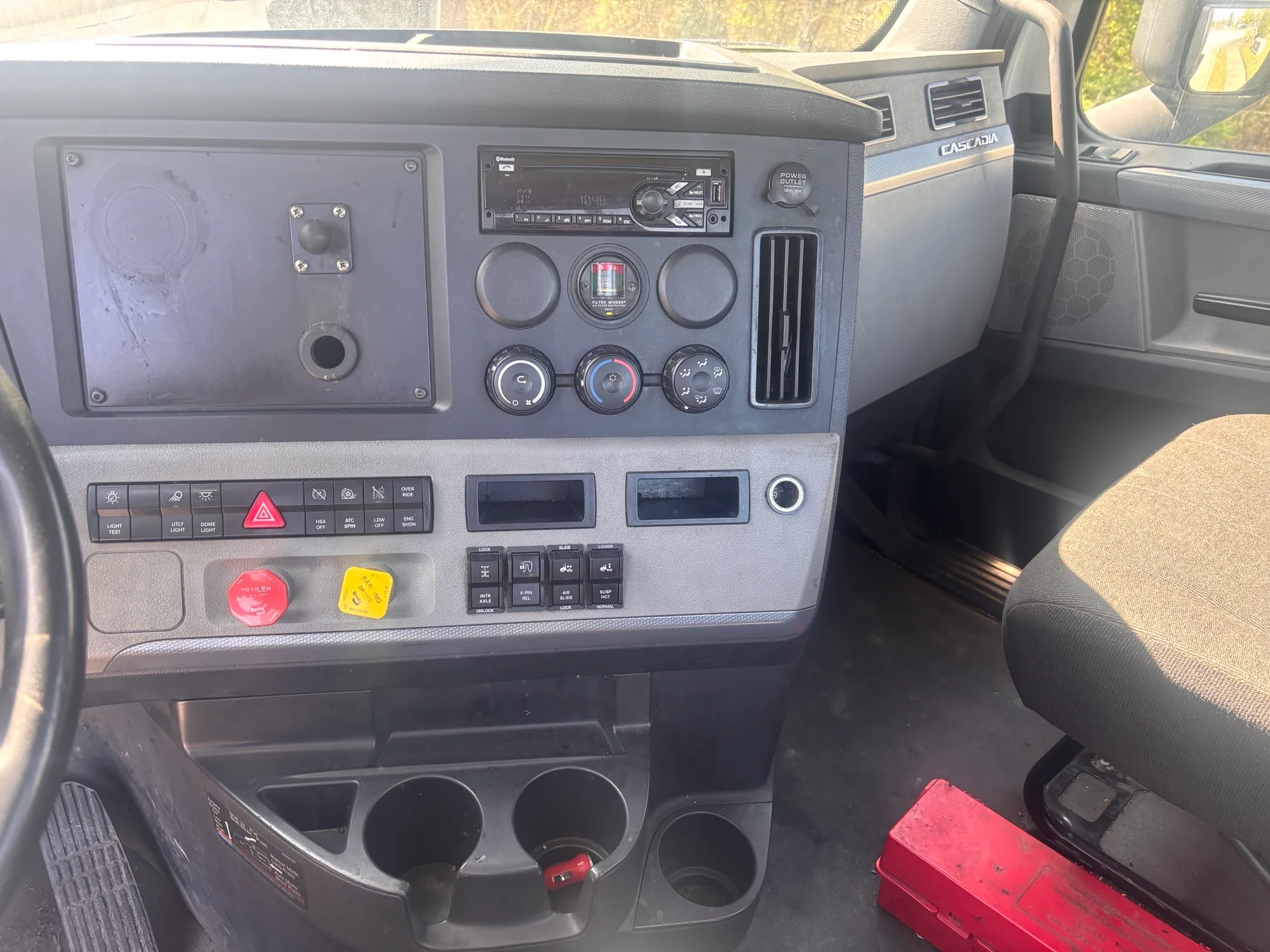 2021 Freightliner Cascadia - image 11