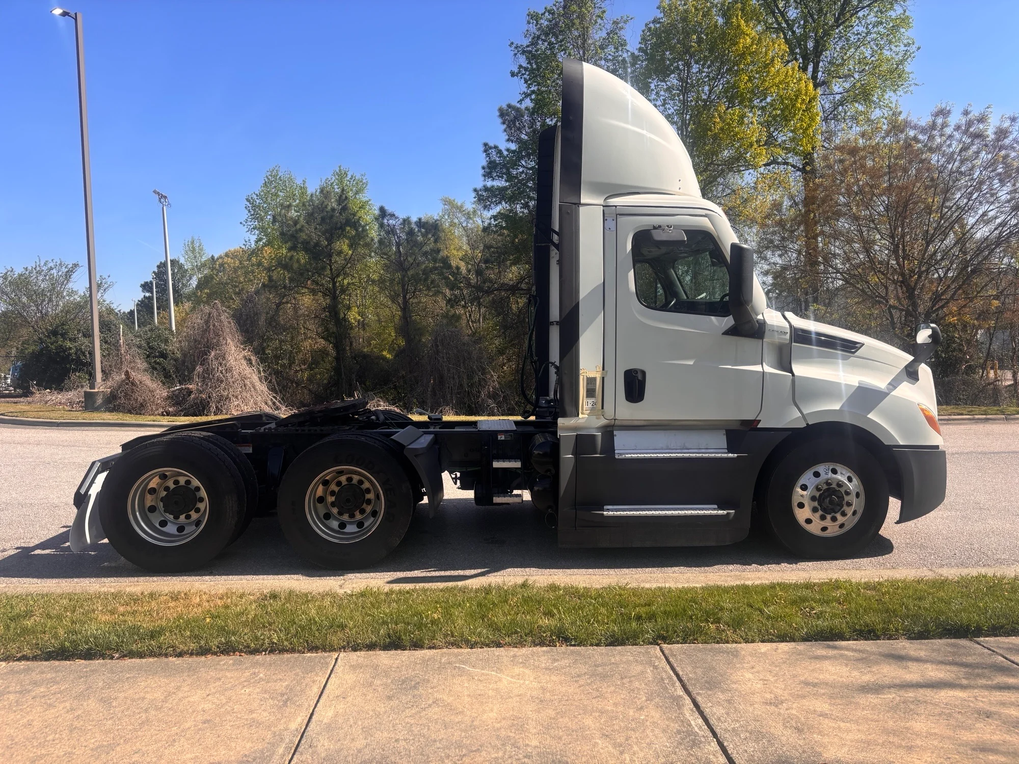 2021 Freightliner Cascadia - image 6