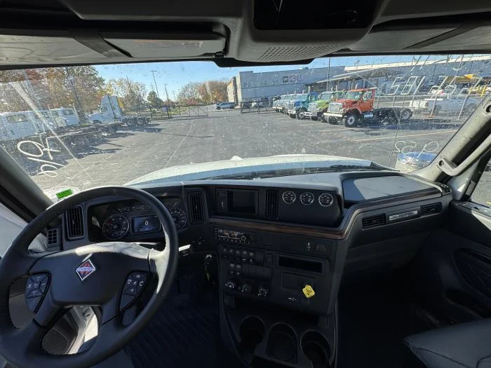 2026 International HX - image 19