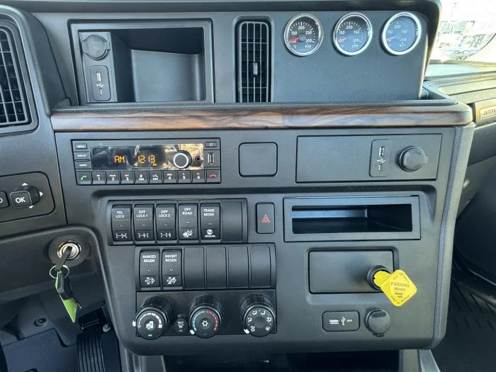 2026 International HX - image 18