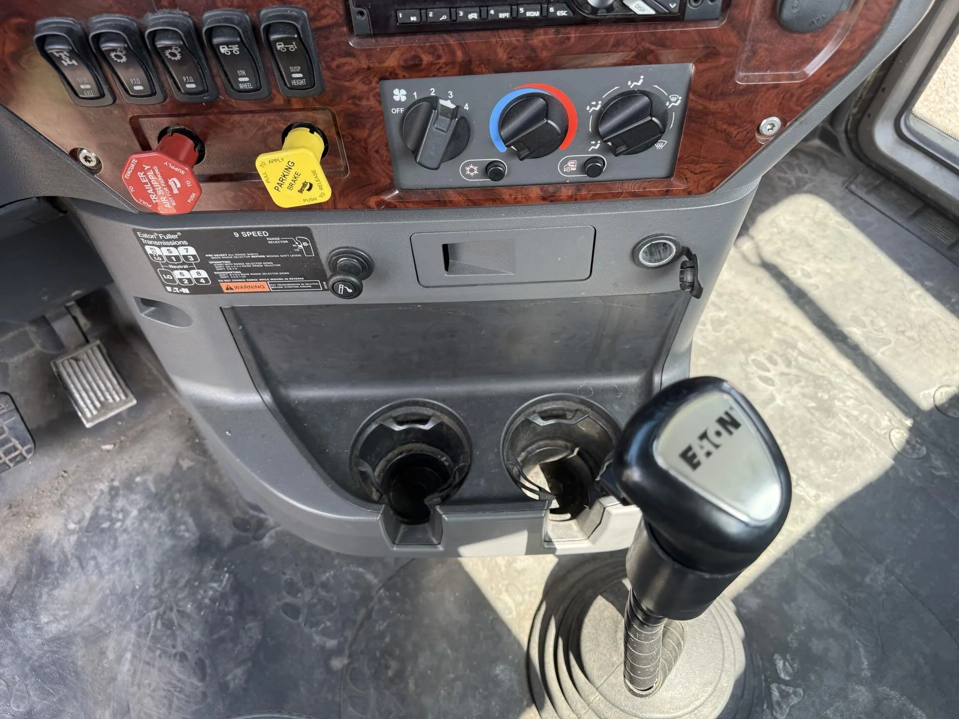 2015 Mack Pinnacle in Quincy, IL — photo 15