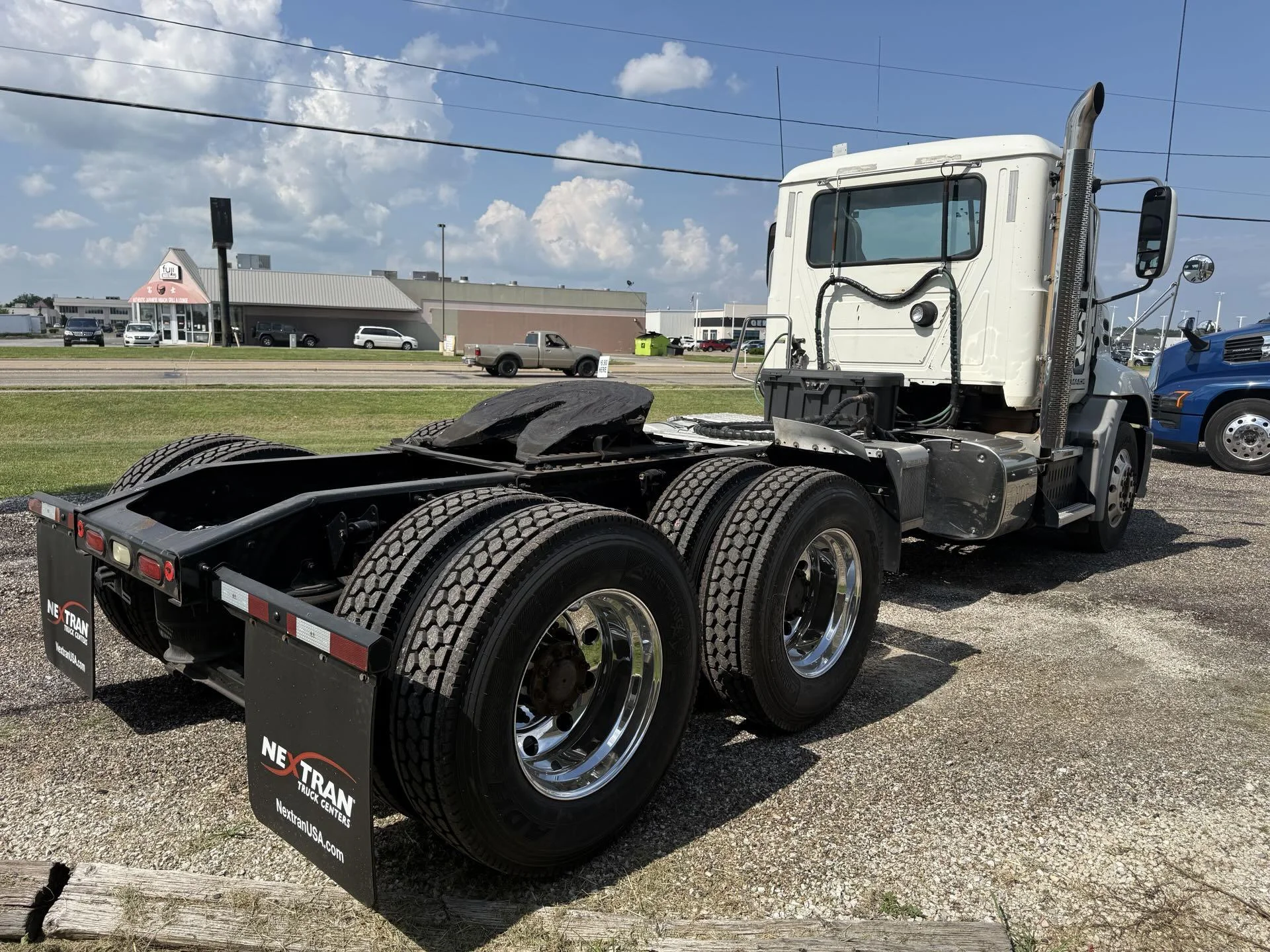 2015 Mack Pinnacle in Quincy, IL — photo 7