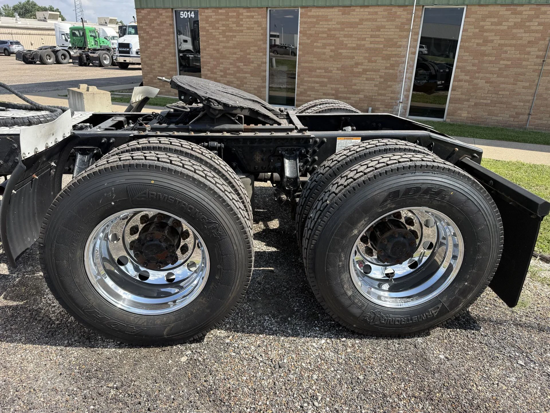 2015 Mack Pinnacle in Quincy, IL — photo 4