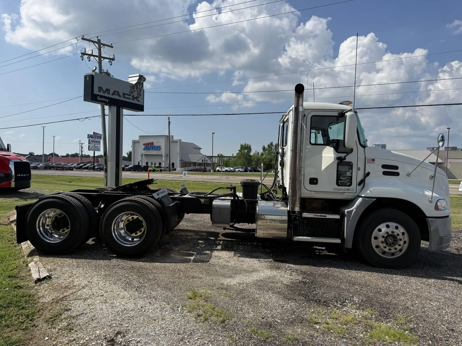 2015 Mack Pinnacle in Quincy, IL — photo 9
