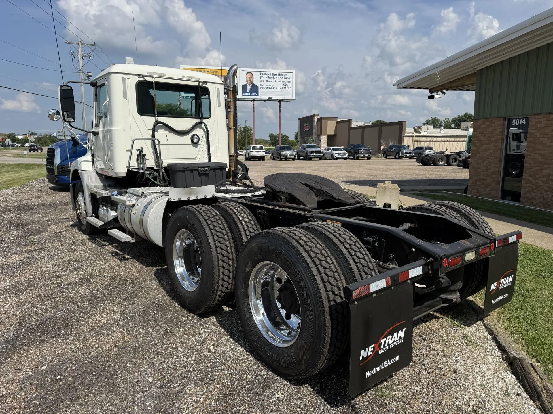 2015 Mack Pinnacle in Quincy, IL — photo 5