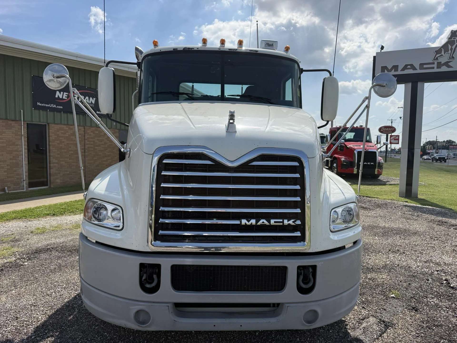 2015 Mack Pinnacle in Quincy, IL — photo 11