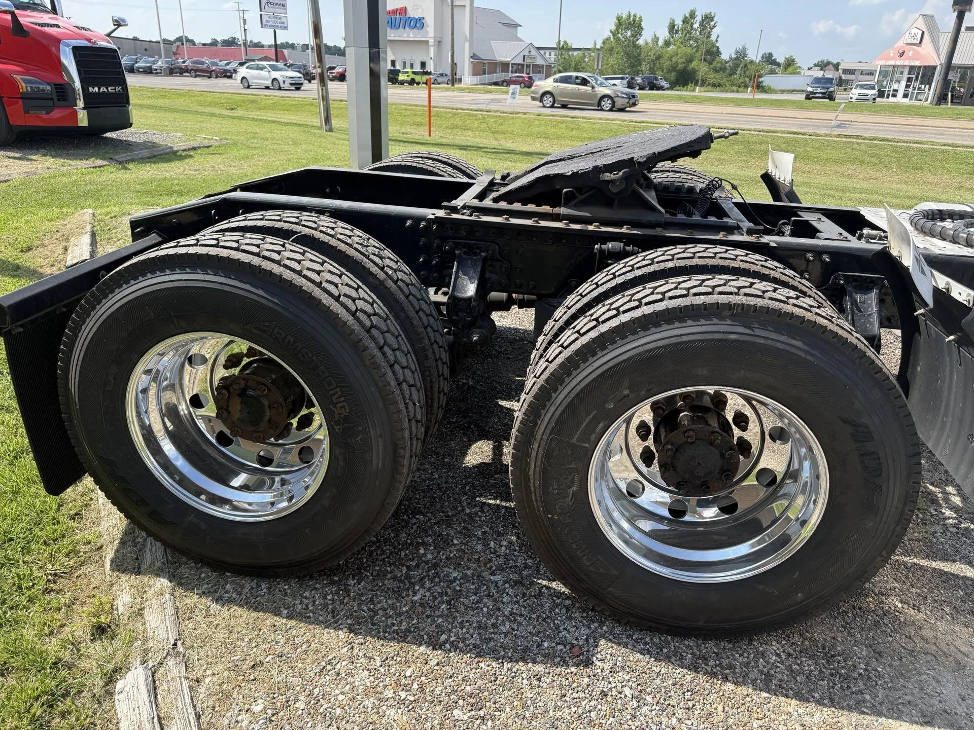 2015 Mack Pinnacle in Quincy, IL — photo 8