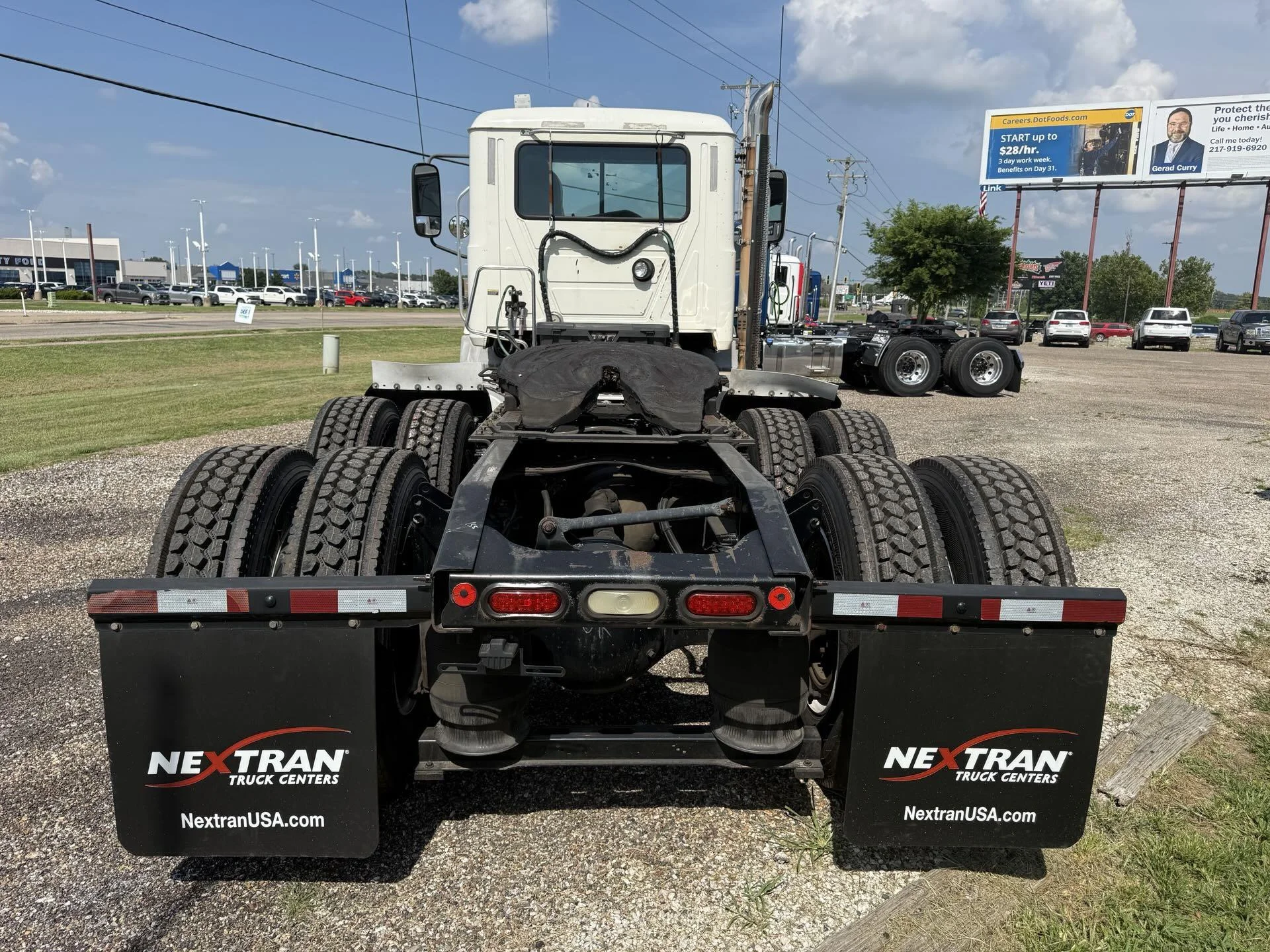 2015 Mack Pinnacle in Quincy, IL — photo 6