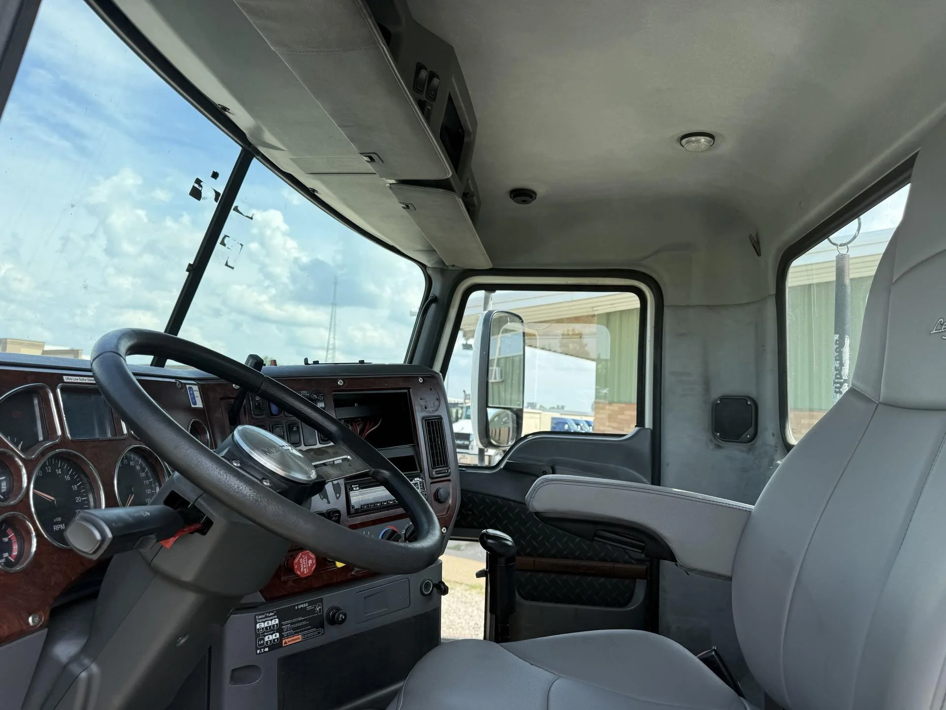 2015 Mack Pinnacle in Quincy, IL — photo 12