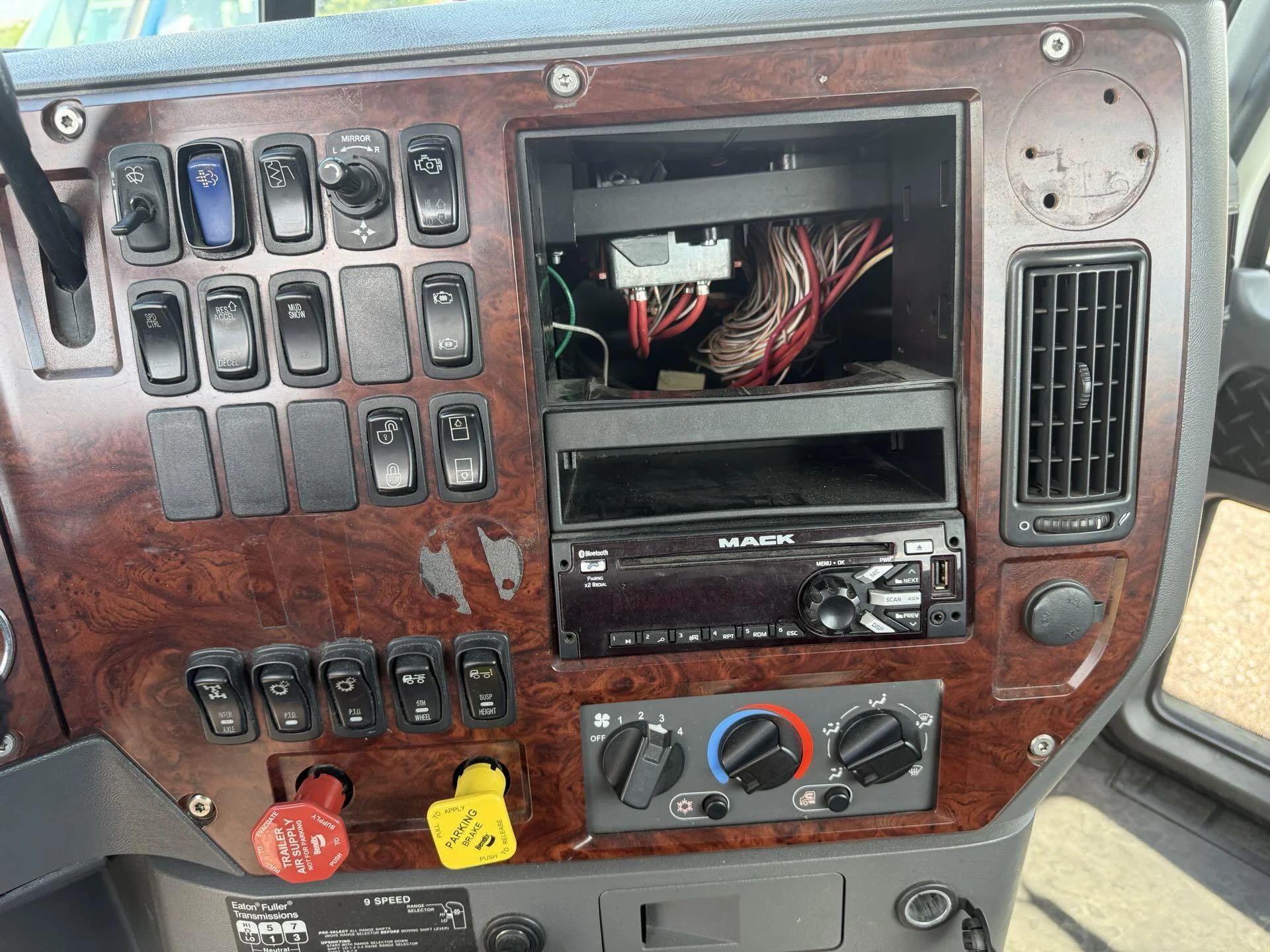 2015 Mack Pinnacle in Quincy, IL — photo 14