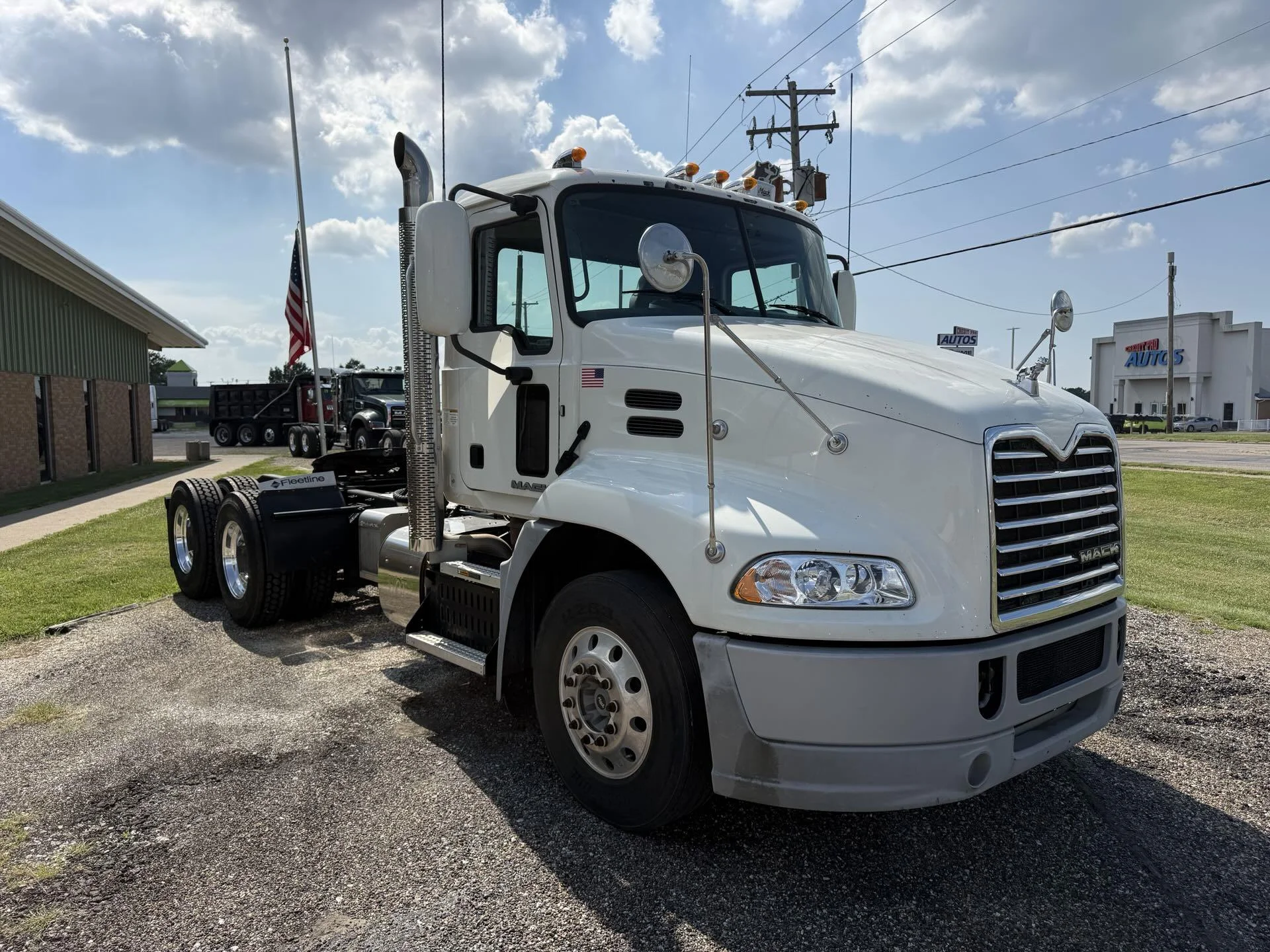 2015 Mack Pinnacle in Quincy, IL — photo 10