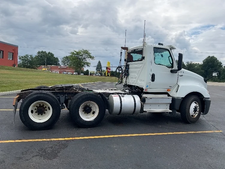 2019 International LT in Akron, OH — photo 8