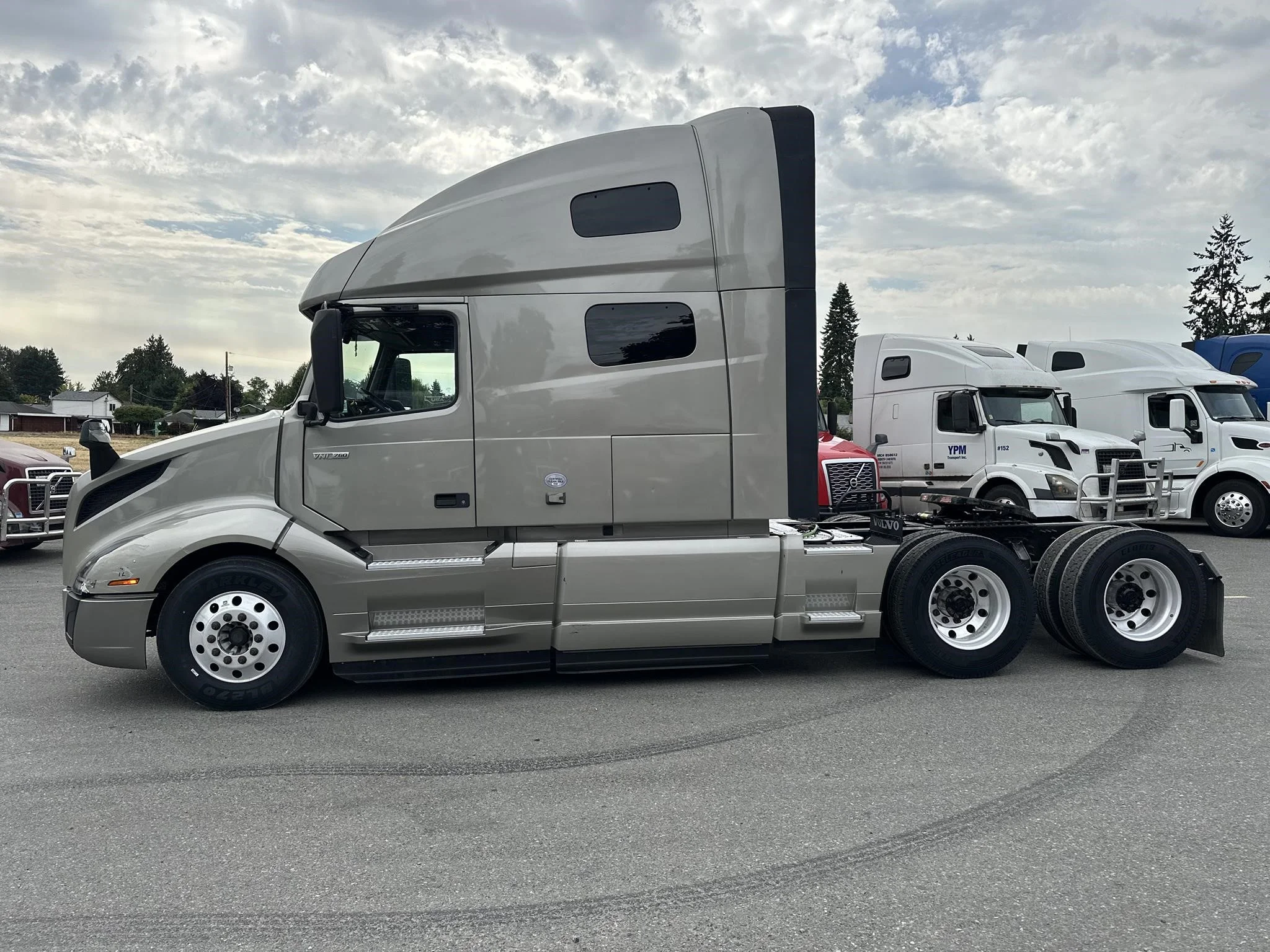 2020 Volvo VNL 760 - image 5